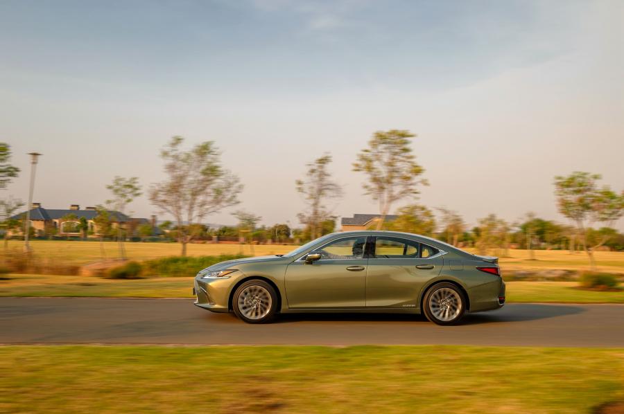  Lexus ES300h 2018 года  (ZA) (фото 4 из 45)